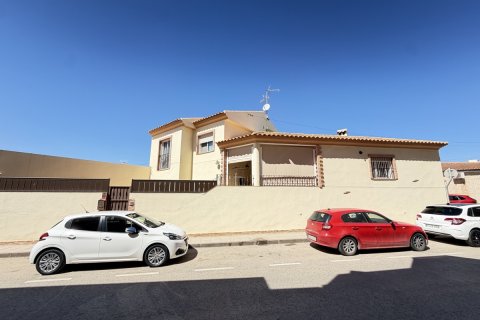 Casa adosada en Pilar de la Horadada, Alicante, España 4 dormitorios, 125 m2 No. 196420