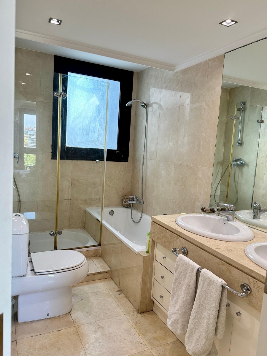 Apartment à Valencia, Espagne 4 chambres, 210 m2 No. 133419