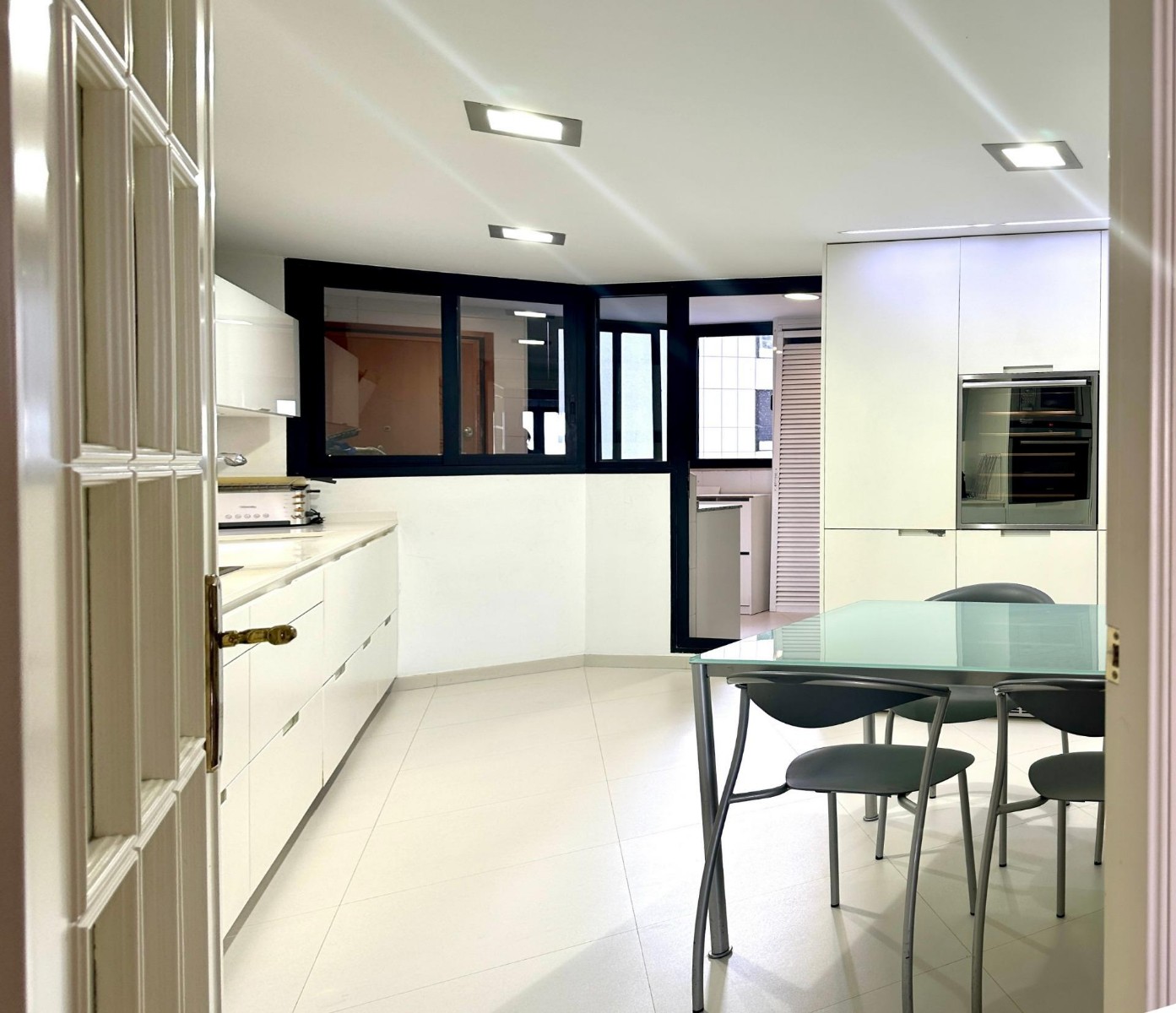 Apartment à Valencia, Espagne 4 chambres, 210 m2 No. 133419