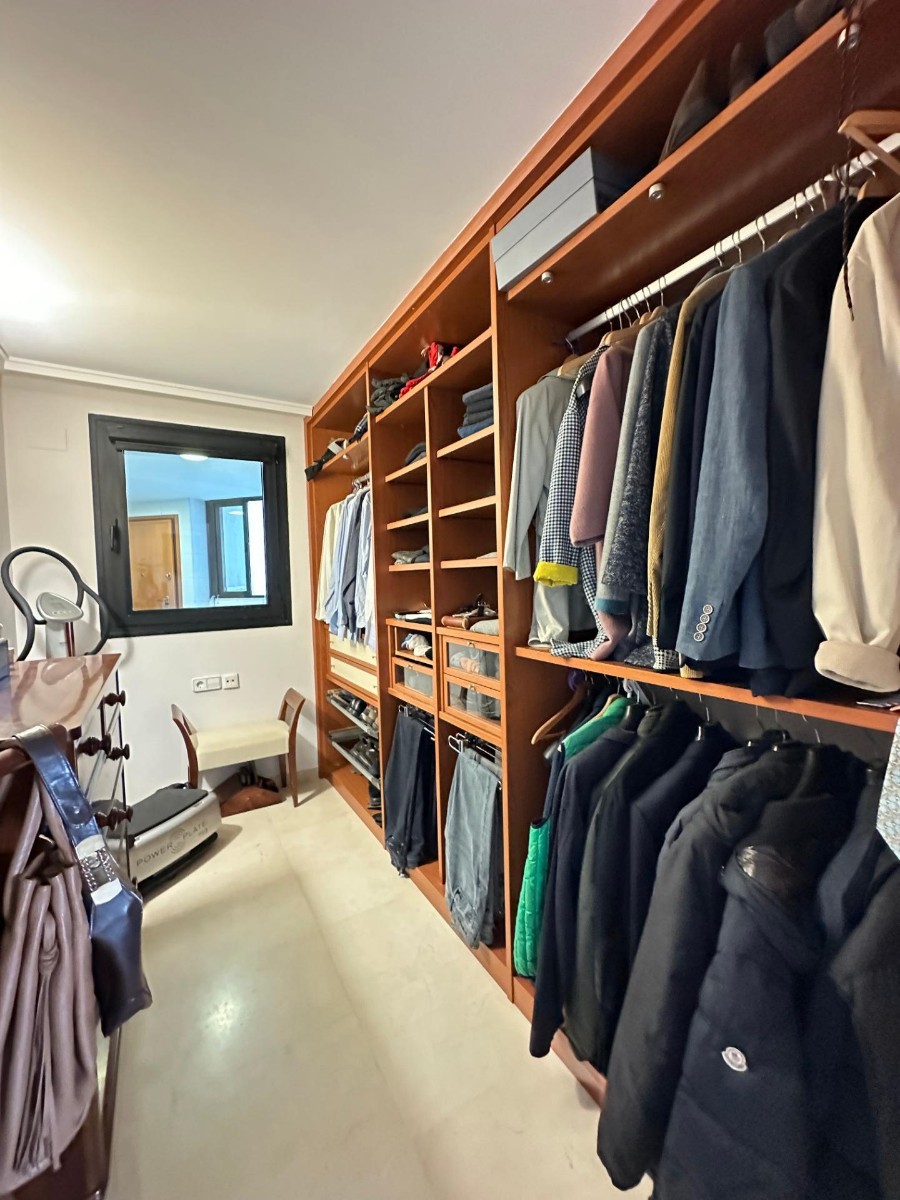 Apartment à Valencia, Espagne 4 chambres, 210 m2 No. 133419