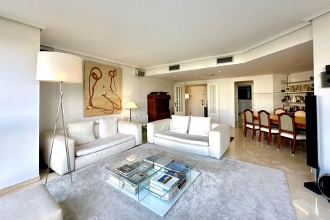 Huoneisto Valencia, Espanja 4 makuuhuonetta, 210 m2 No. 133419