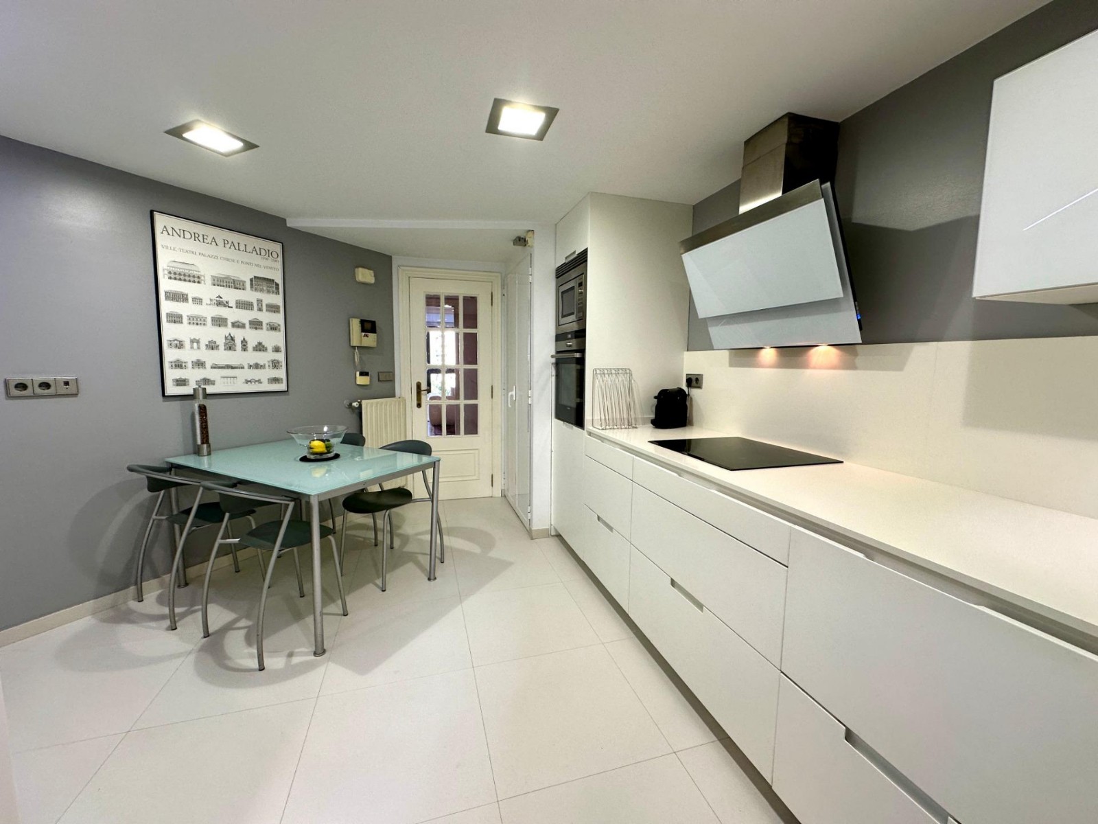 Apartment à Valencia, Espagne 4 chambres, 210 m2 No. 133419