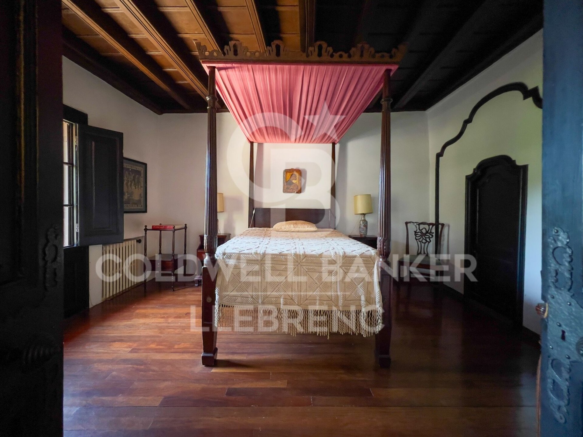 Māja Barcelona, Spānijā 8 istabas, 963 m2 Nr. 160092