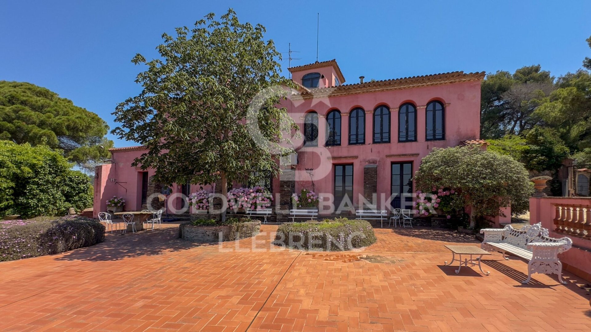 Māja Barcelona, Spānijā 8 istabas, 963 m2 Nr. 160092