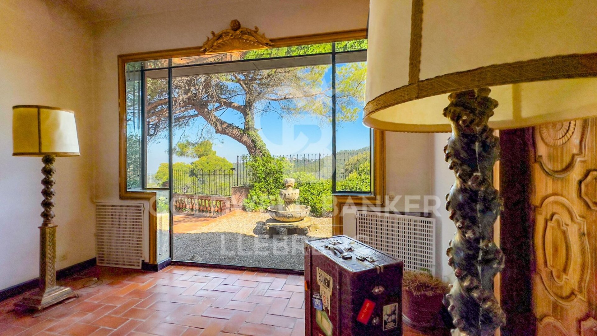 Māja Barcelona, Spānijā 8 istabas, 963 m2 Nr. 160092