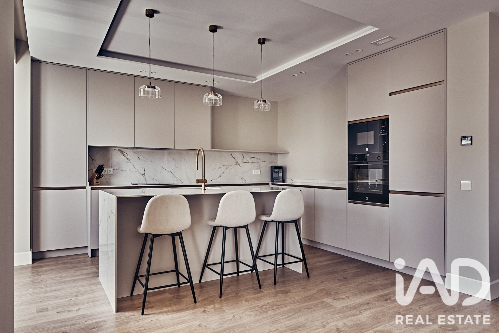 Apartamento en Madrid, España 4 dormitorios, 198 m2 No. 192192