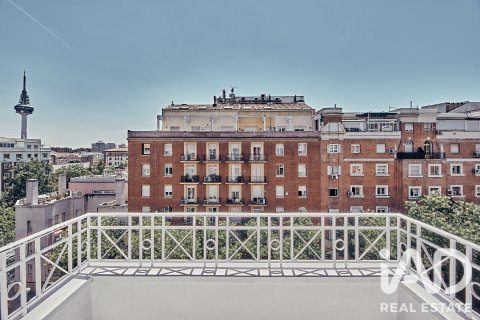 Huoneisto Madrid, Espanja 4 makuuhuonetta, 198 m2 No. 192192