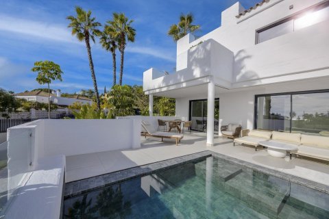 Apartamento en Estepona, Málaga, España 4 dormitorios, 270 m2 No. 169836