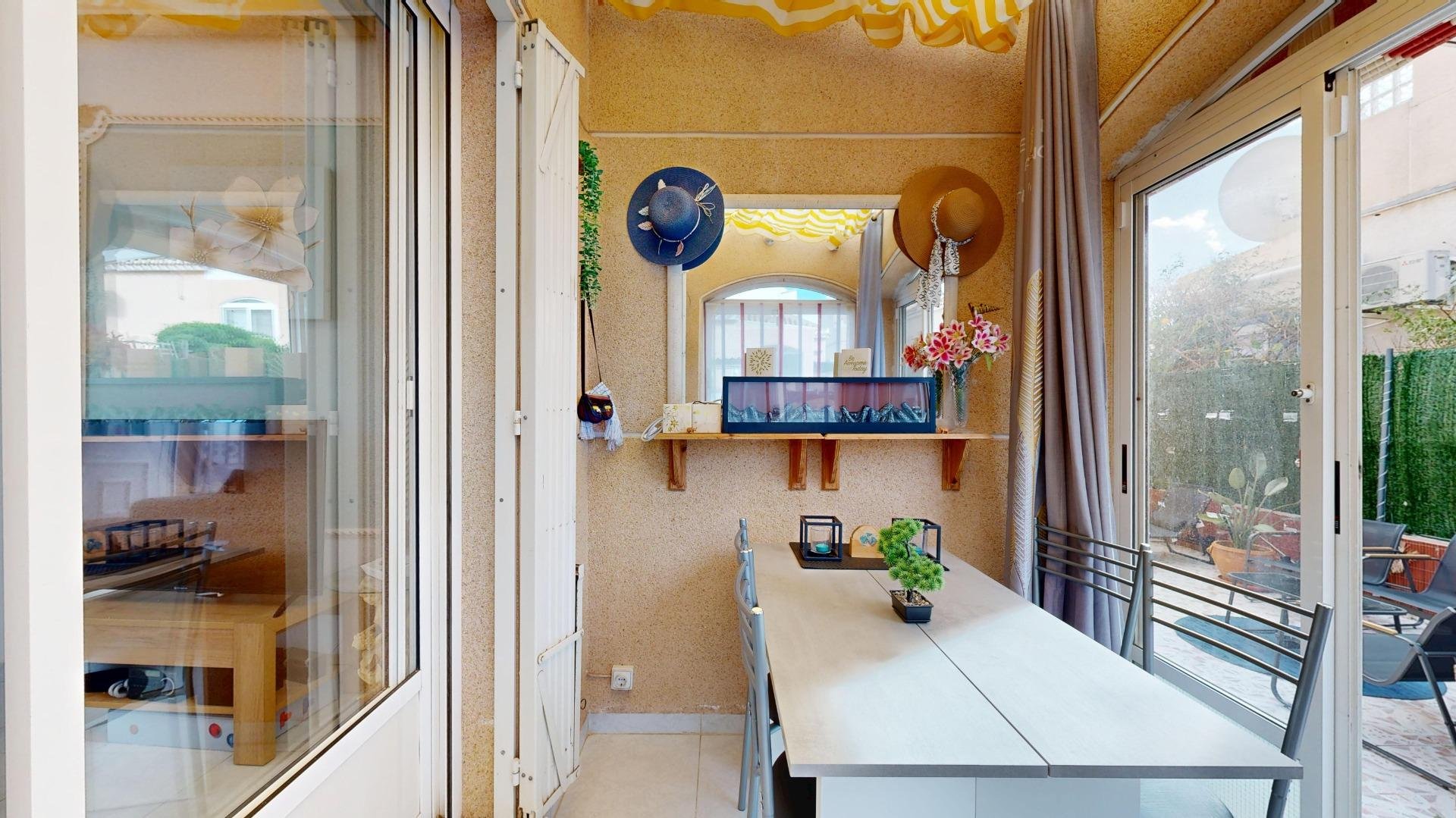 Kaupunkipientalo San Miguel de Salinas, Alicante, Espanja 3 makuuhuonetta, 94 m2 No. 189523
