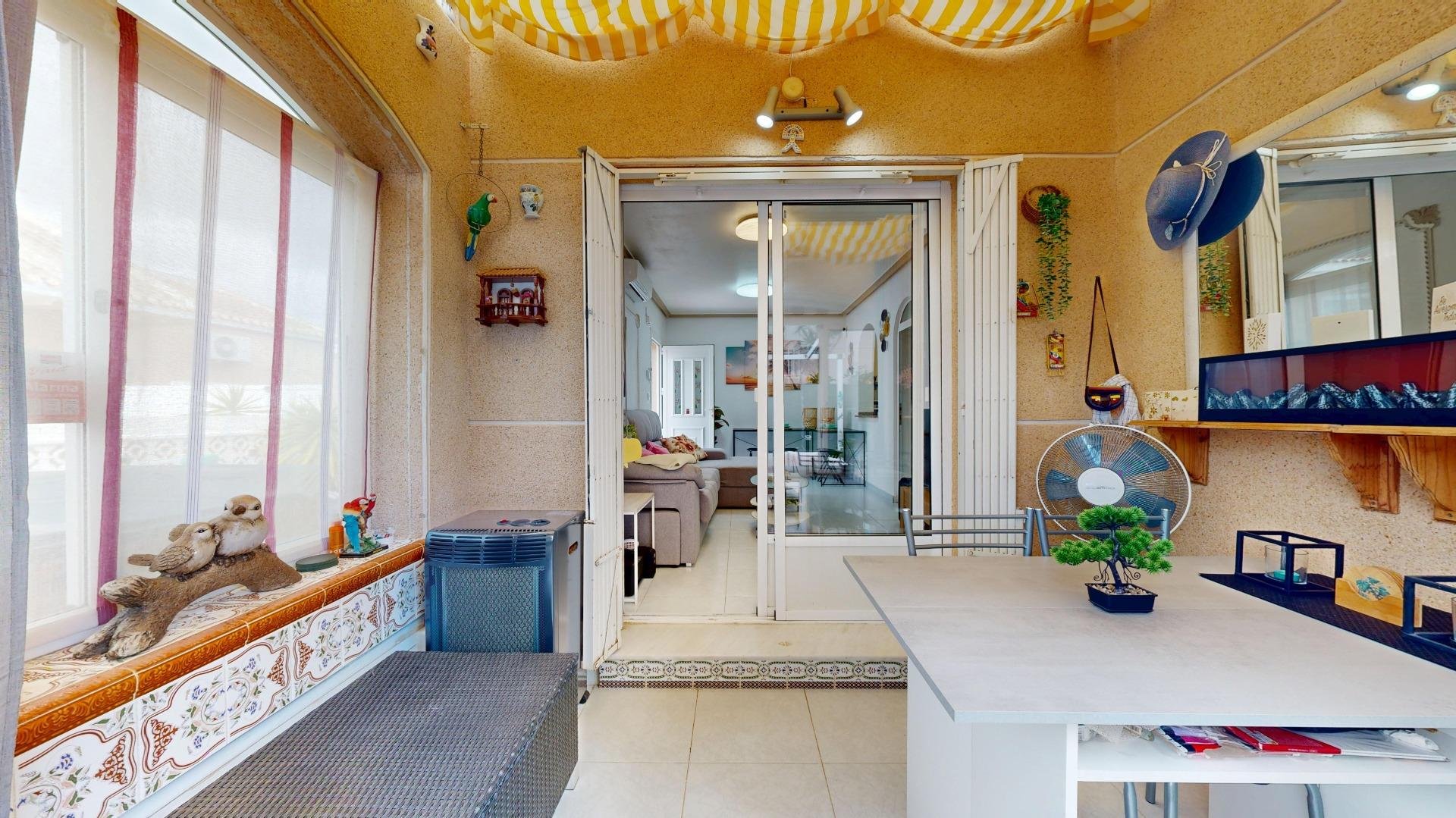 Kaupunkipientalo San Miguel de Salinas, Alicante, Espanja 3 makuuhuonetta, 94 m2 No. 189523