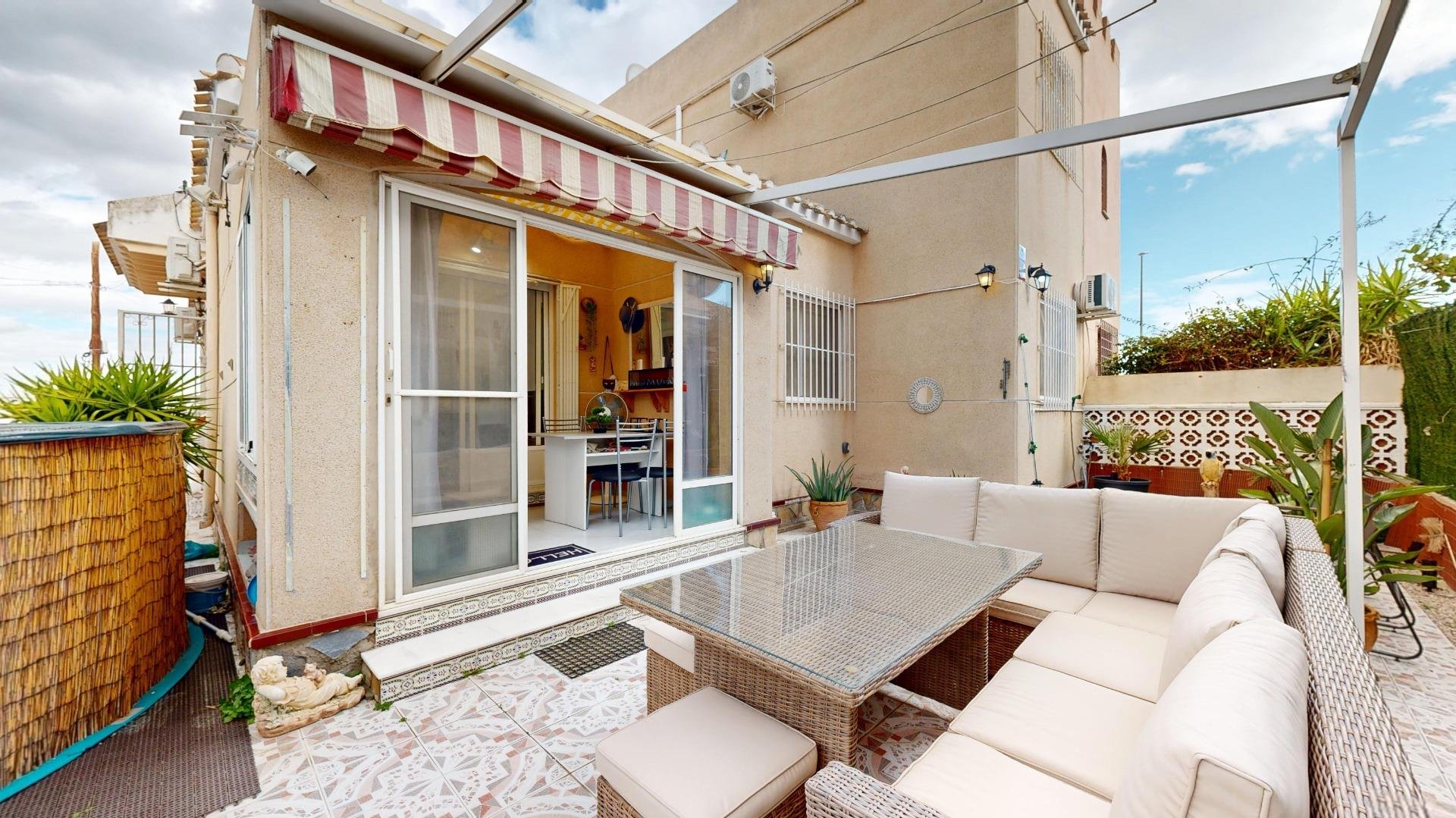 Kaupunkipientalo San Miguel de Salinas, Alicante, Espanja 3 makuuhuonetta, 94 m2 No. 189523