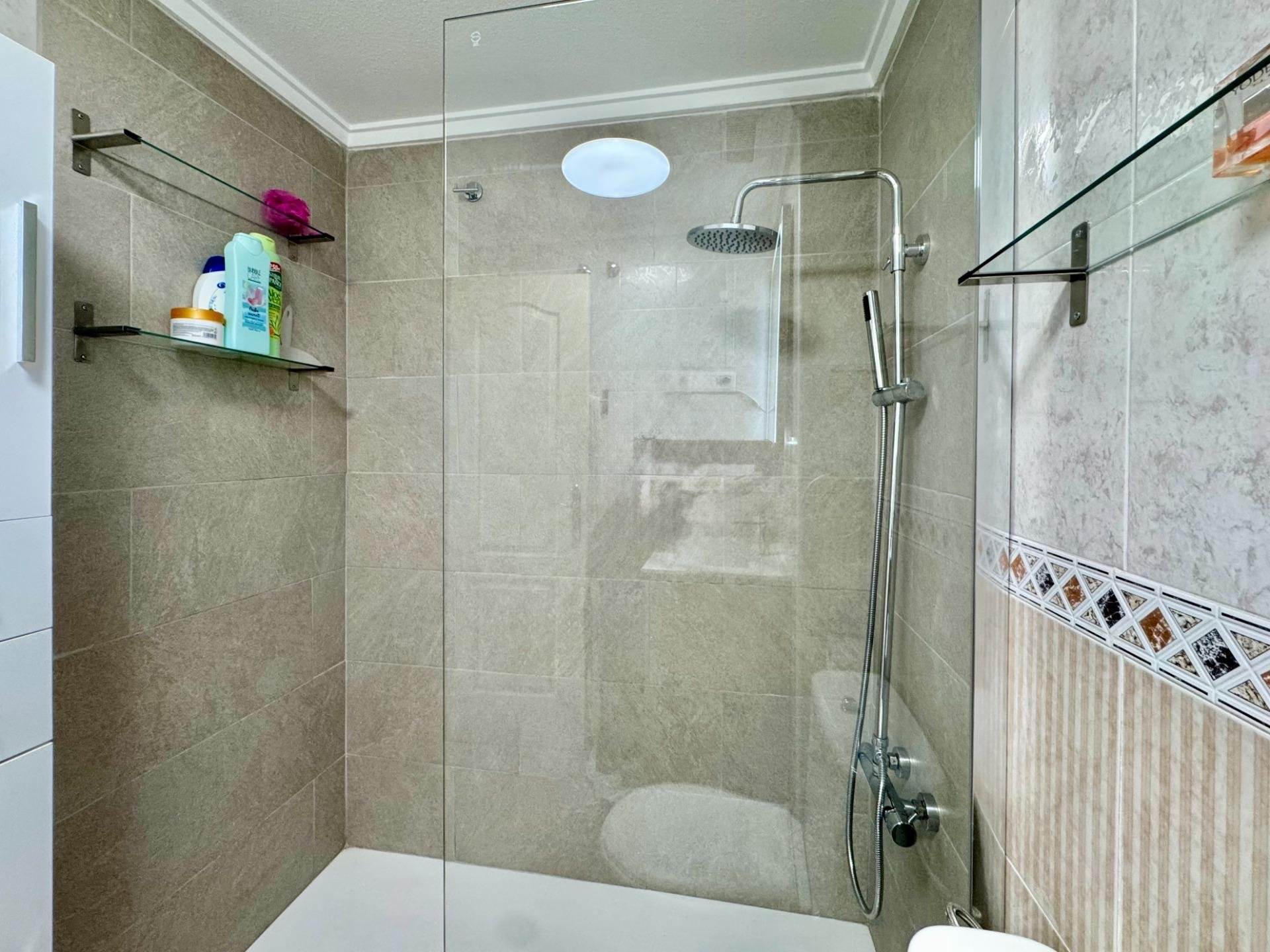 Apartment à Torrevieja, Alicante, Espagne 2 chambres, 53 m2 No. 189522
