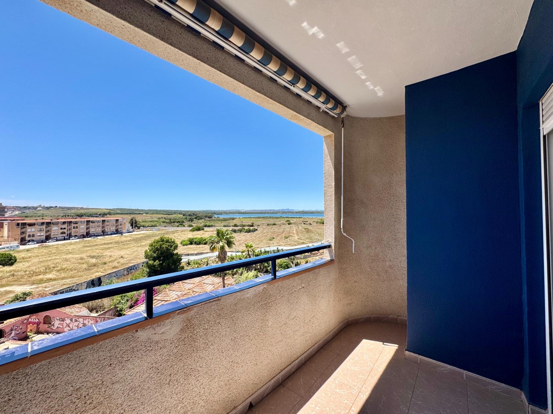 Apartment à Torrevieja, Alicante, Espagne 2 chambres, 53 m2 No. 189522