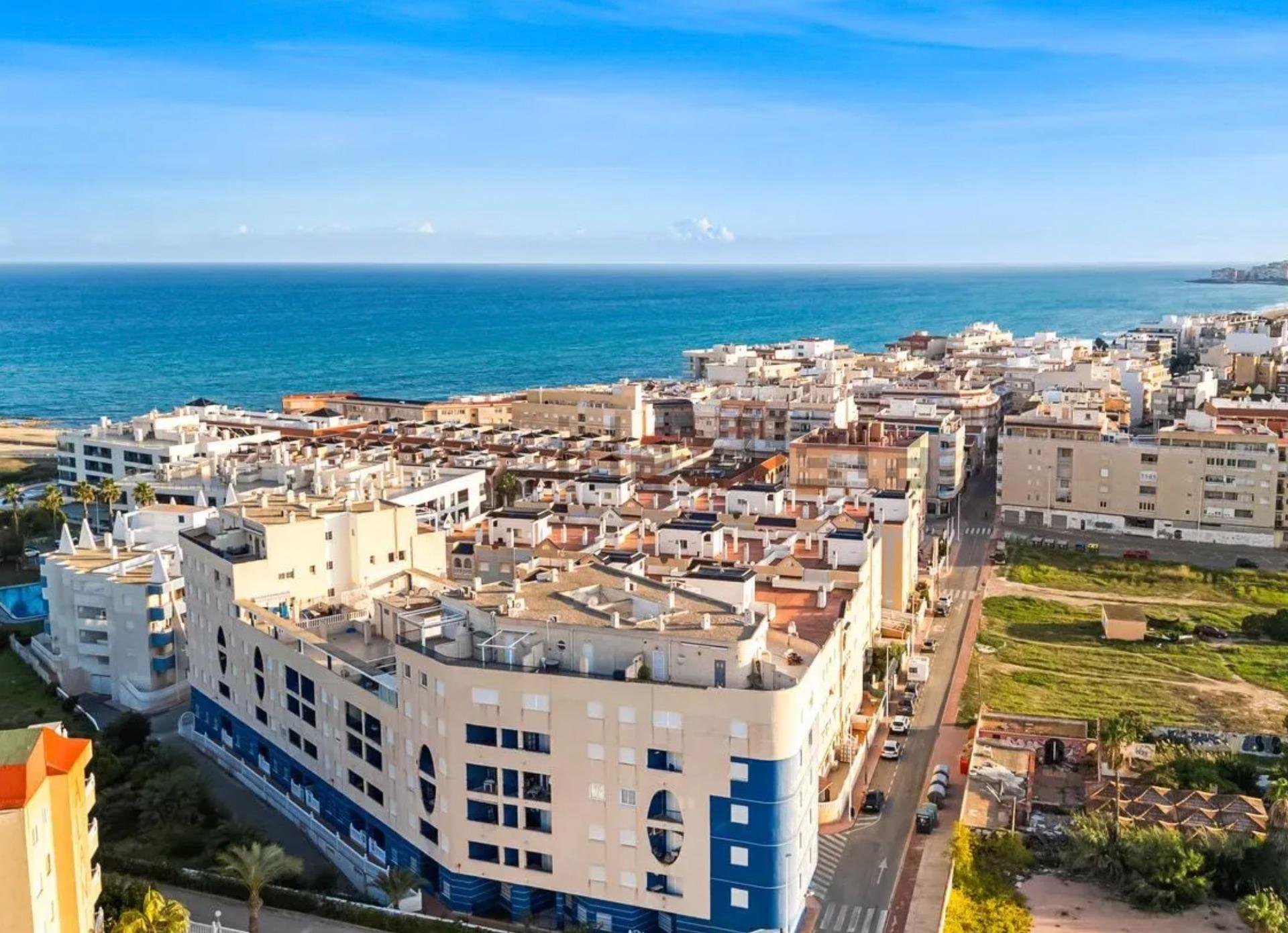 Apartment à Torrevieja, Alicante, Espagne 2 chambres, 53 m2 No. 189522