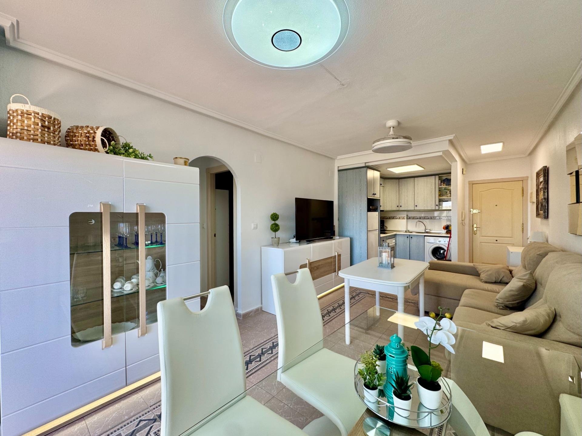 Apartment à Torrevieja, Alicante, Espagne 2 chambres, 53 m2 No. 189522