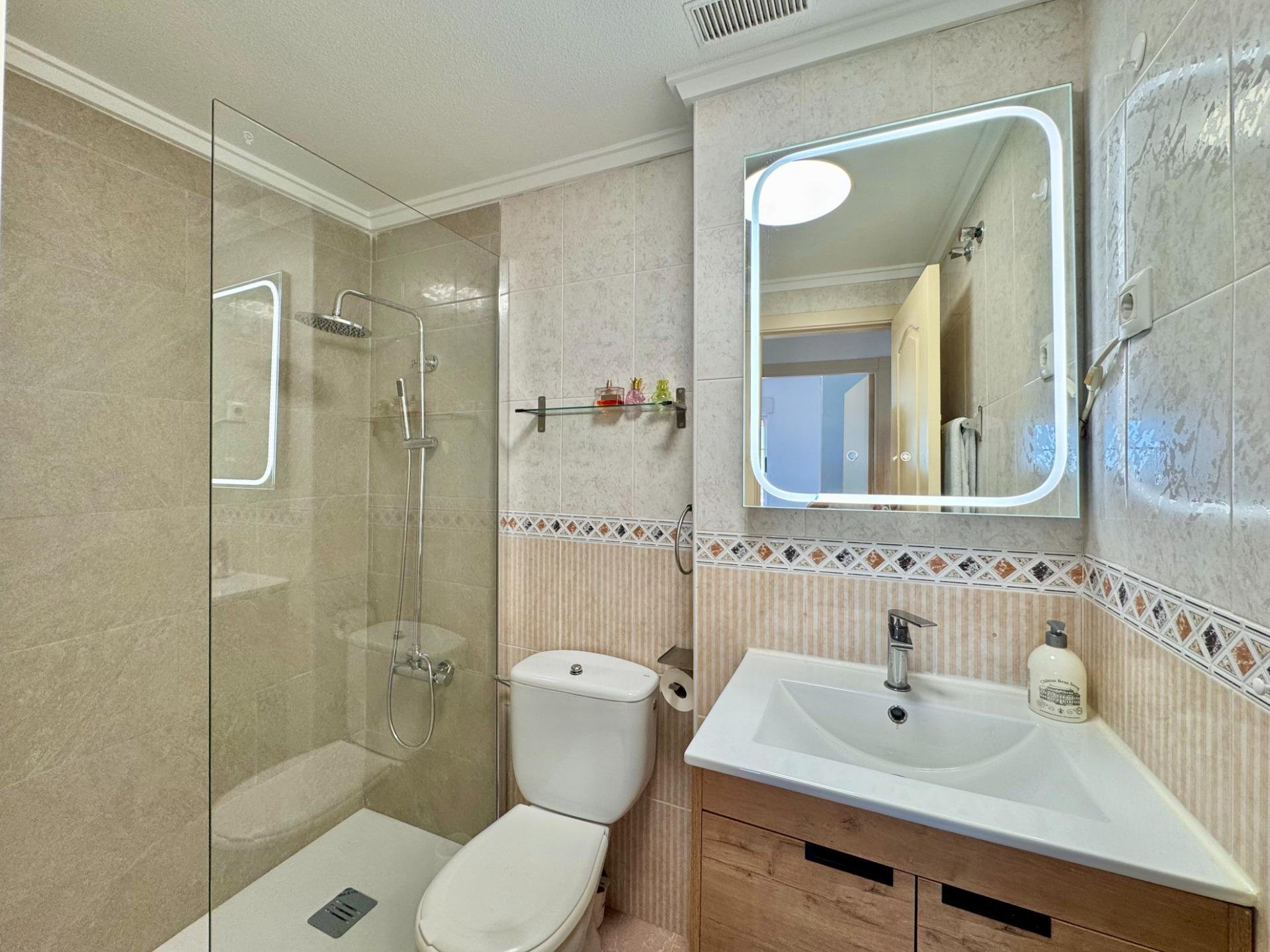 Apartment à Torrevieja, Alicante, Espagne 2 chambres, 53 m2 No. 189522