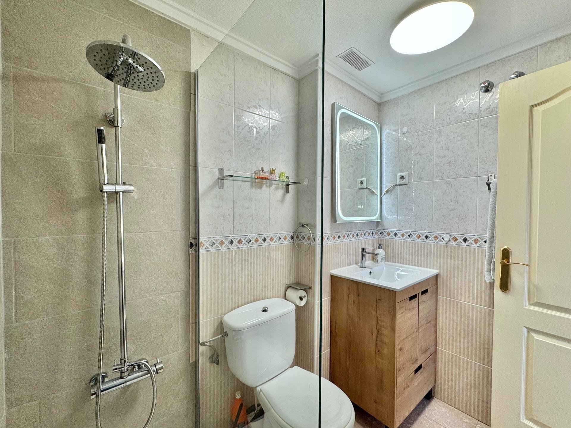 Apartment à Torrevieja, Alicante, Espagne 2 chambres, 53 m2 No. 189522