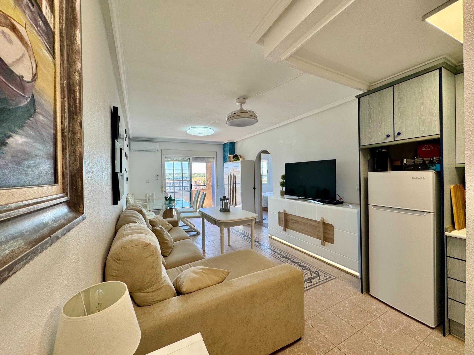 Apartment à Torrevieja, Alicante, Espagne 2 chambres, 53 m2 No. 189522