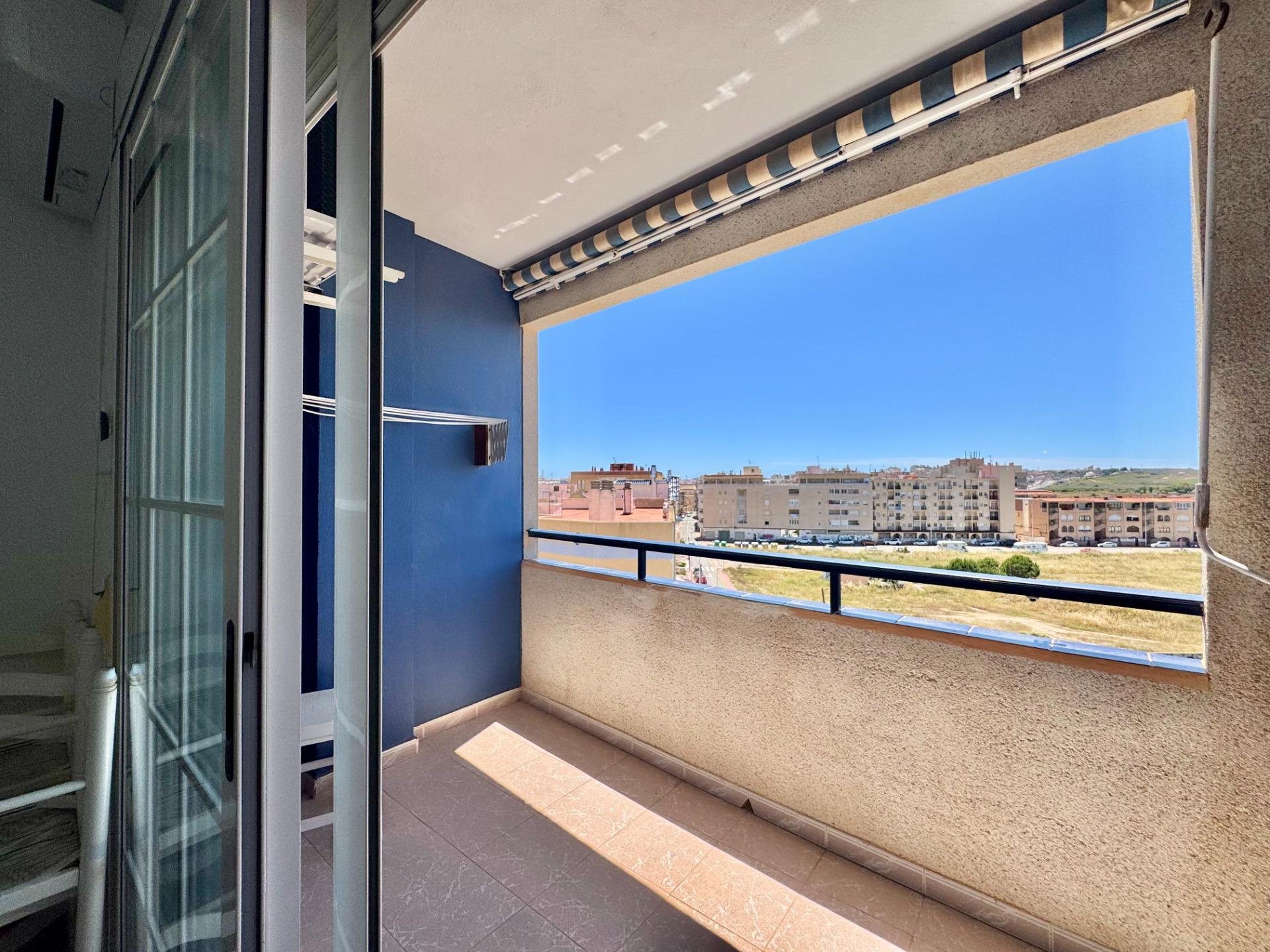 Apartment à Torrevieja, Alicante, Espagne 2 chambres, 53 m2 No. 189522