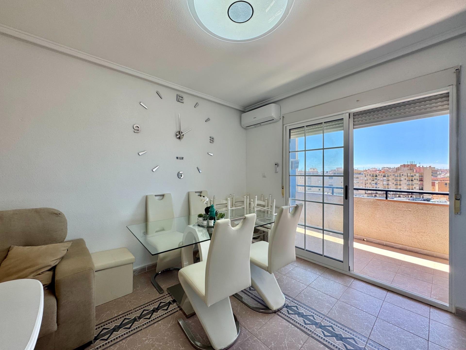 Apartment à Torrevieja, Alicante, Espagne 2 chambres, 53 m2 No. 189522
