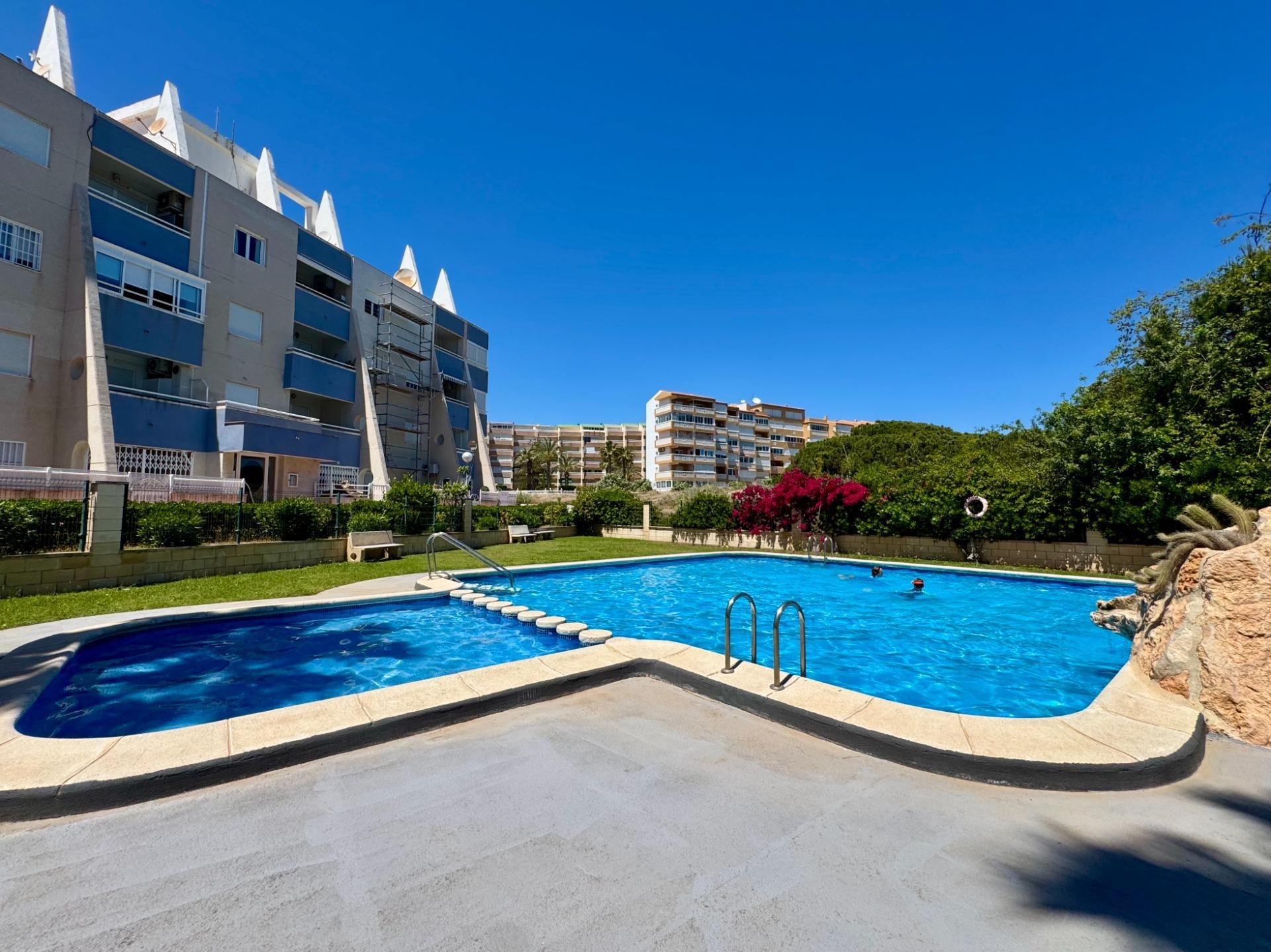 Apartment à Torrevieja, Alicante, Espagne 2 chambres, 53 m2 No. 189522