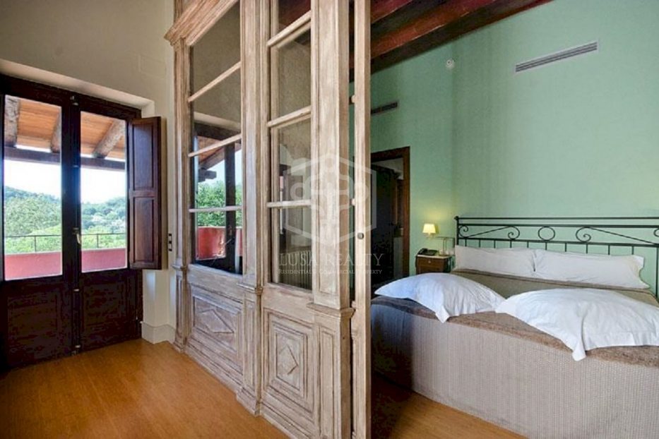 Commercial property à Barcelona, Espagne 12 chambres, 2299 m2 No. 78288