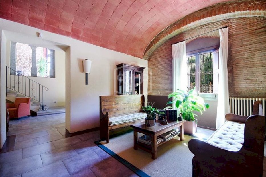 Commercial property à Barcelona, Espagne 12 chambres, 2299 m2 No. 78288