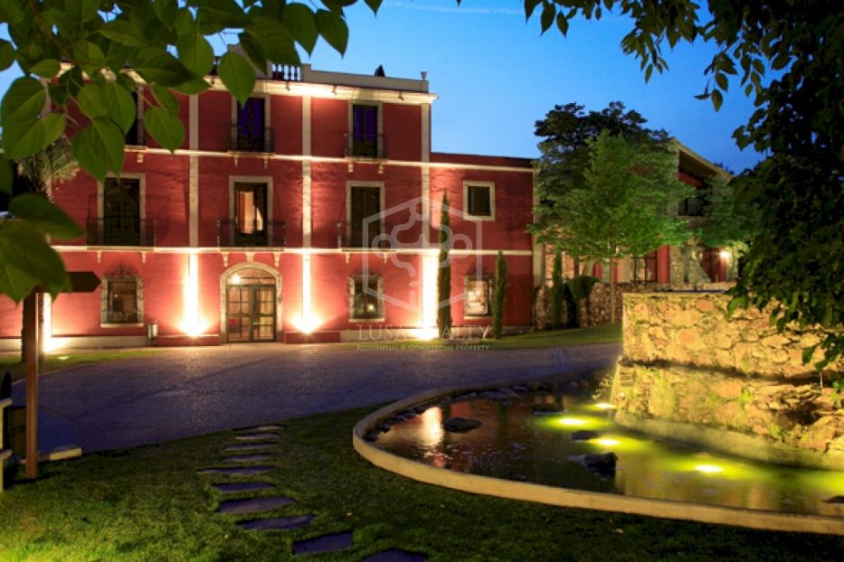 Commercial property à Barcelona, Espagne 12 chambres, 2299 m2 No. 78288