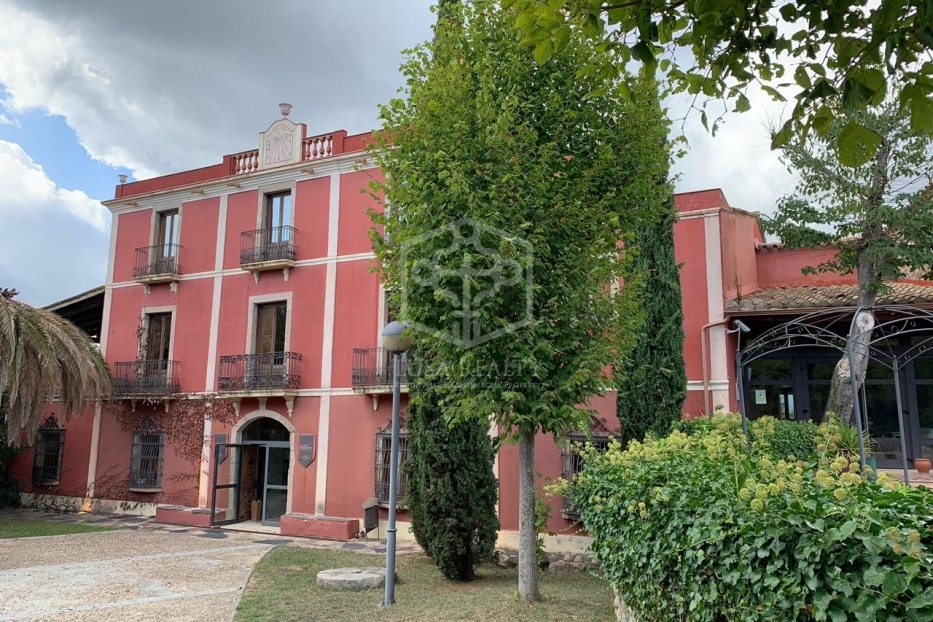 Commercial property à Barcelona, Espagne 12 chambres, 2299 m2 No. 78288