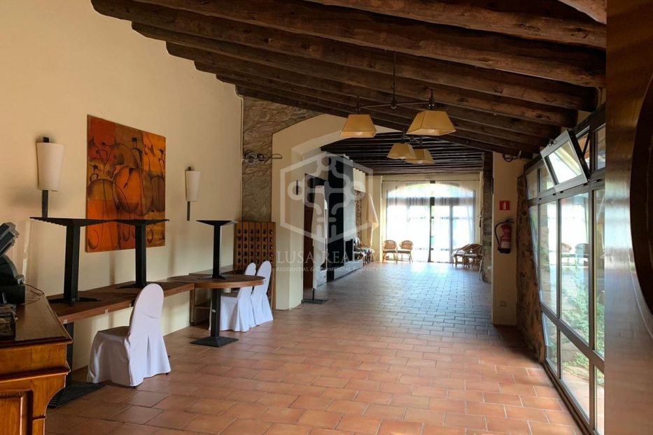 Commercial property à Barcelona, Espagne 12 chambres, 2299 m2 No. 78288