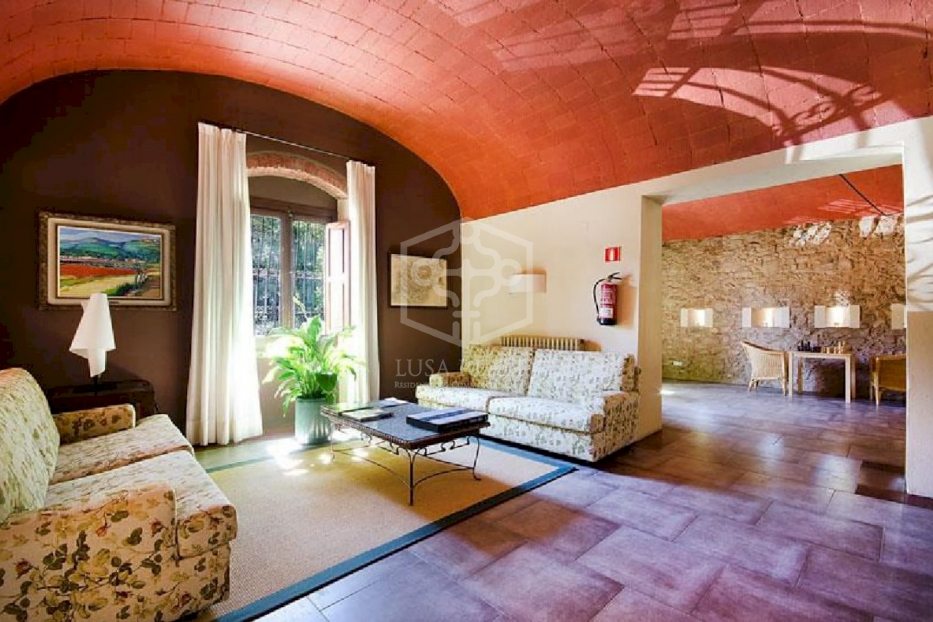 Commercial property à Barcelona, Espagne 12 chambres, 2299 m2 No. 78288