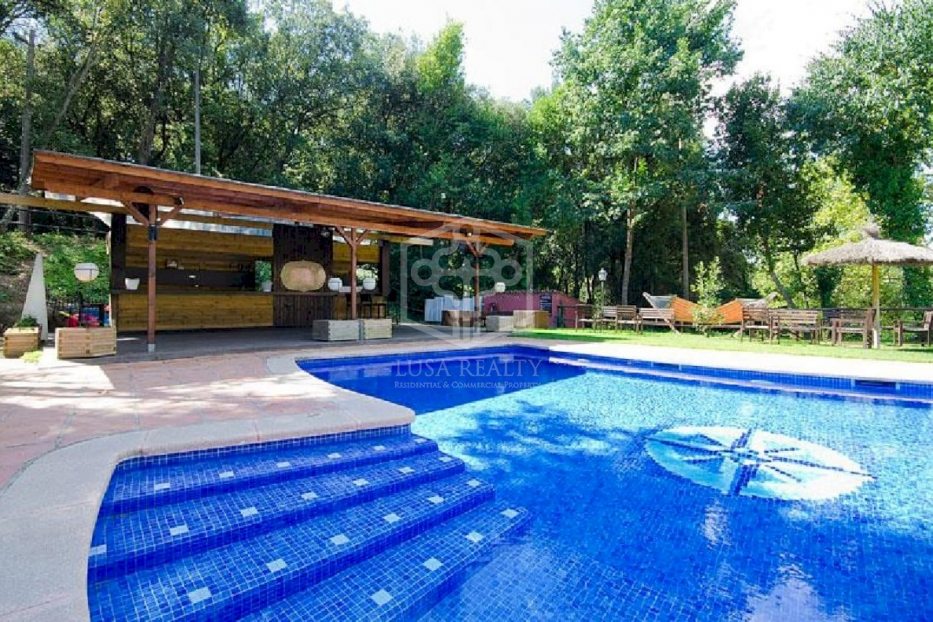 Commercial property à Barcelona, Espagne 12 chambres, 2299 m2 No. 78288
