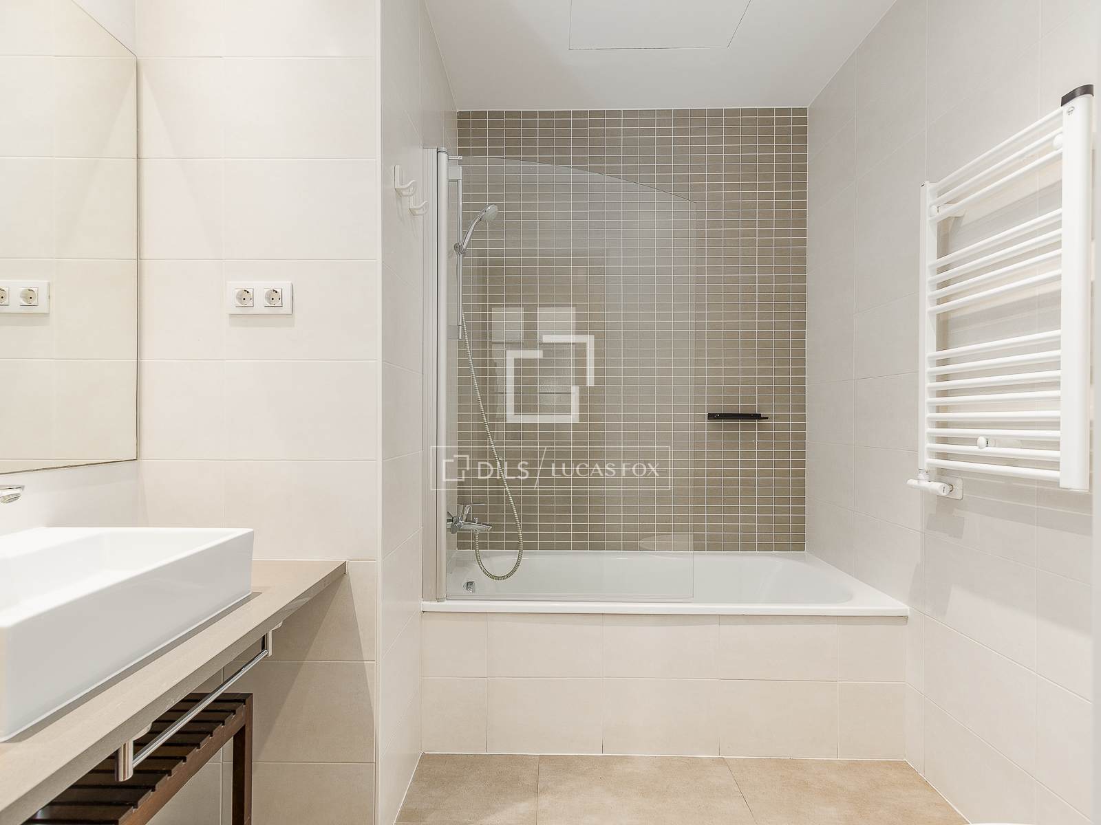 Appartamento a Barcelona, Spagna 3 camere da letto, 119 mq. N° 150684
