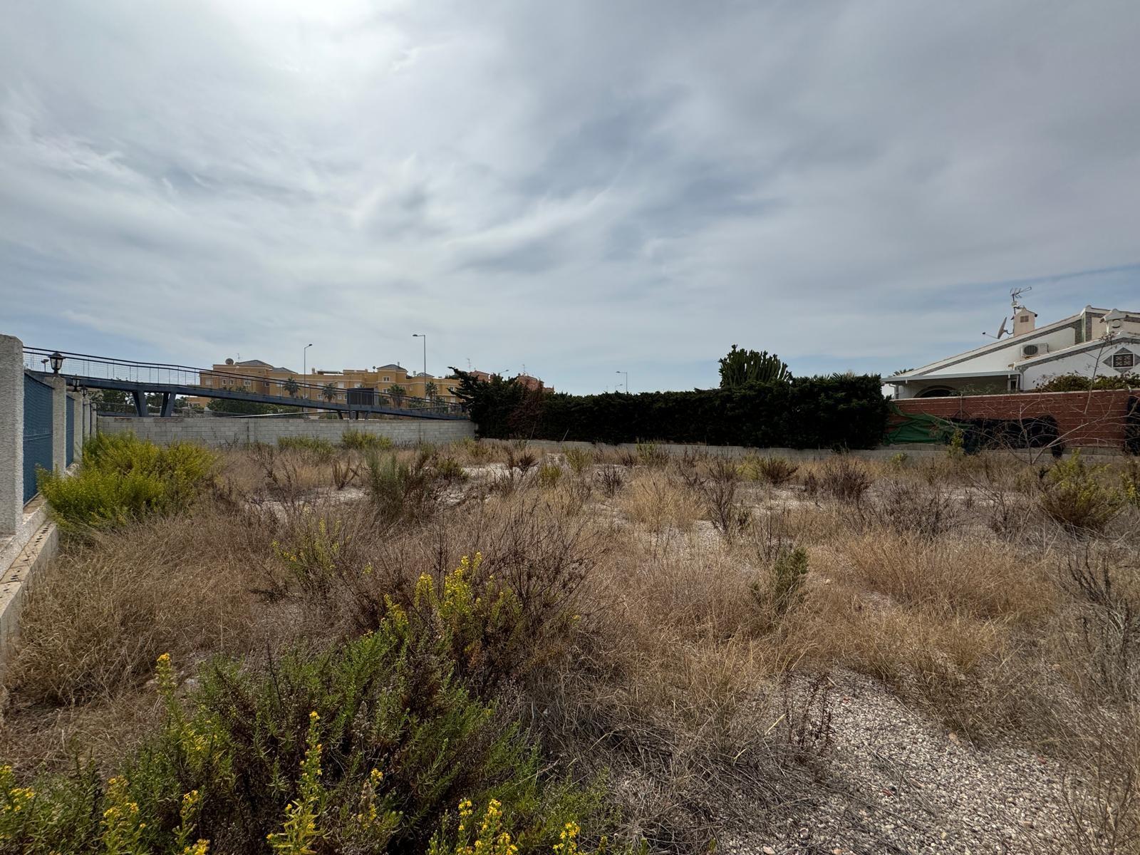 Tontti Campoamor, Alicante, Espanja 135 m2 No. 109155