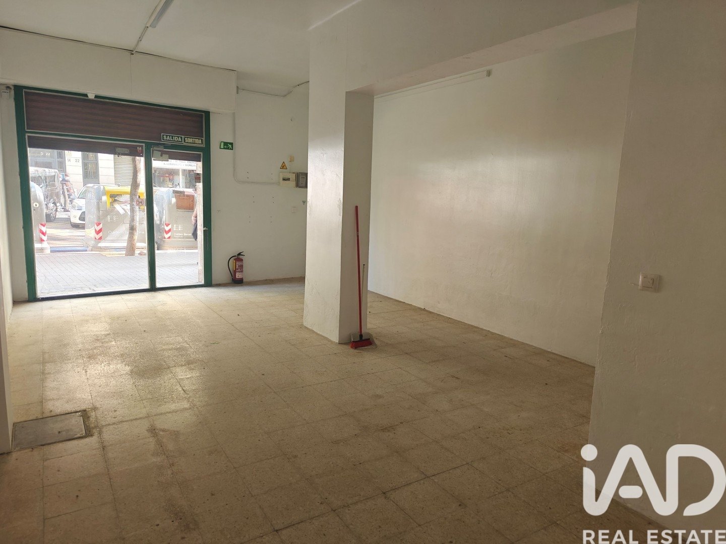 Commercial property in Barcelona, Spain 54 sq.m. No. 187903