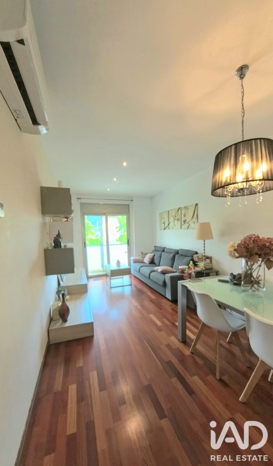 Apartment in Barcelona, Spain 3 bedrooms, 87 sq.m. No. 187902
