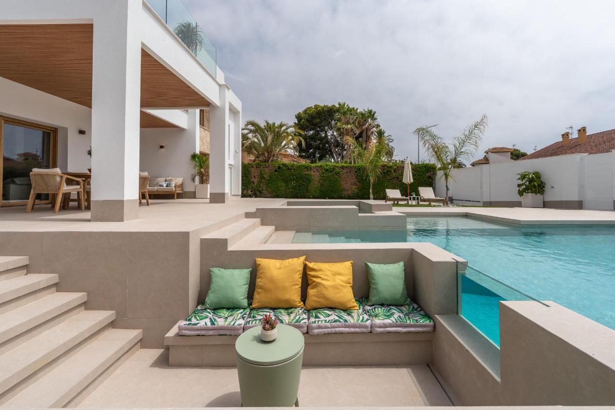 Villa in Alicante, Spain 4 bedrooms, 227 sq.m. No. 148910