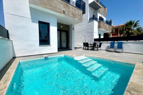 Villa a Torrevieja, Alicante, Spagna 3 camere da letto, 106 mq. N° 148908