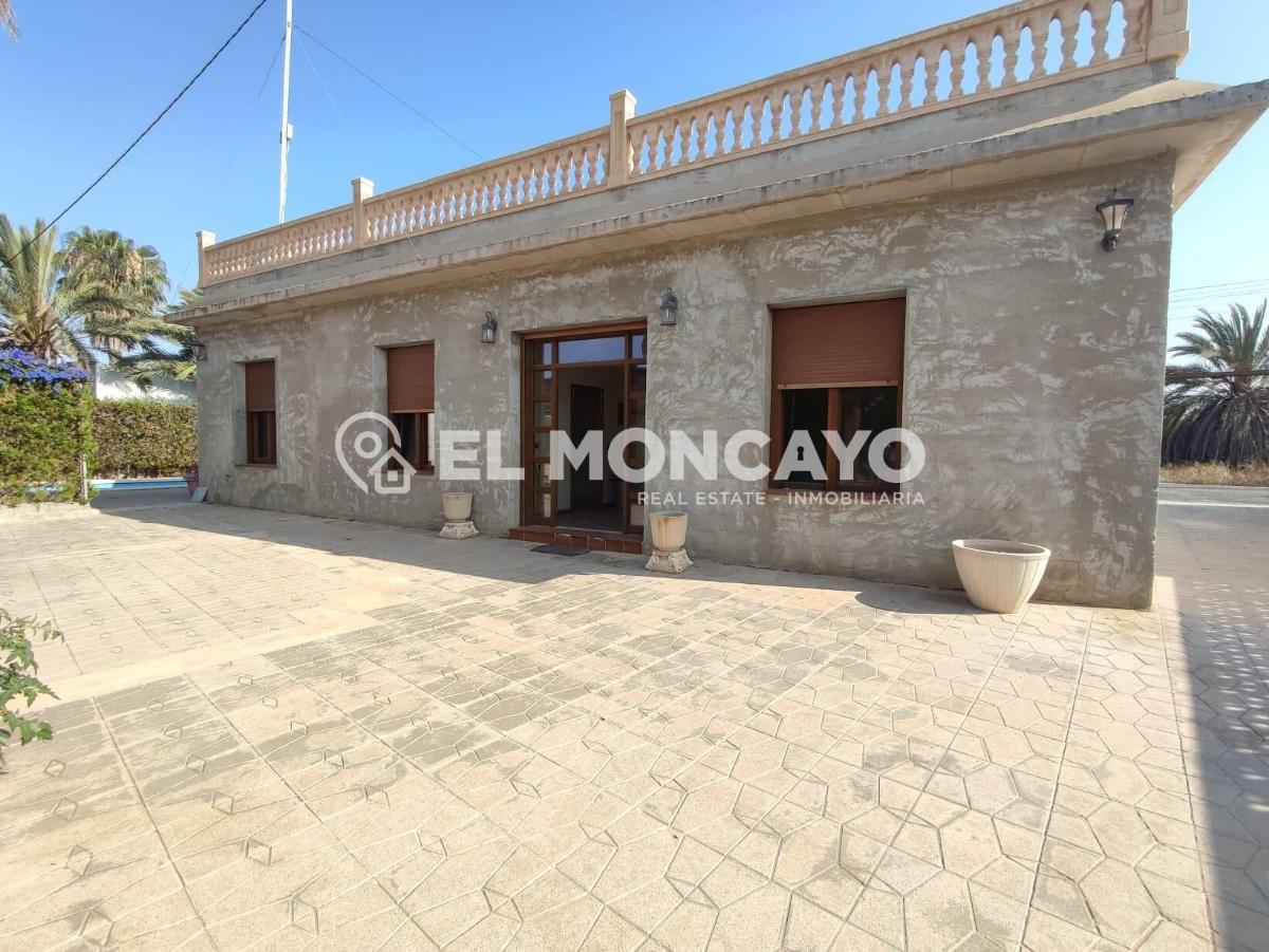 Villa a La Marina, Alicante, Spagna 5 camere da letto, 191 mq. N° 148914