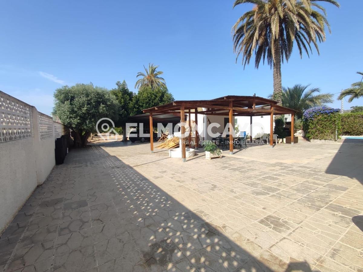 Villa a La Marina, Alicante, Spagna 5 camere da letto, 191 mq. N° 148914