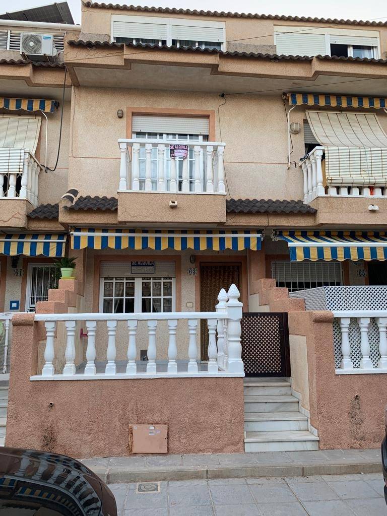 Radhus i Torre de la Horadada, Alicante, Spanien 4 sovrum, 130 kvm. Nr. 155611