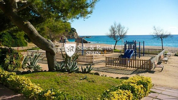 Māja Lloret de Mar, Girona, Spānijā 4 istabas, 300 m2 Nr. 166380