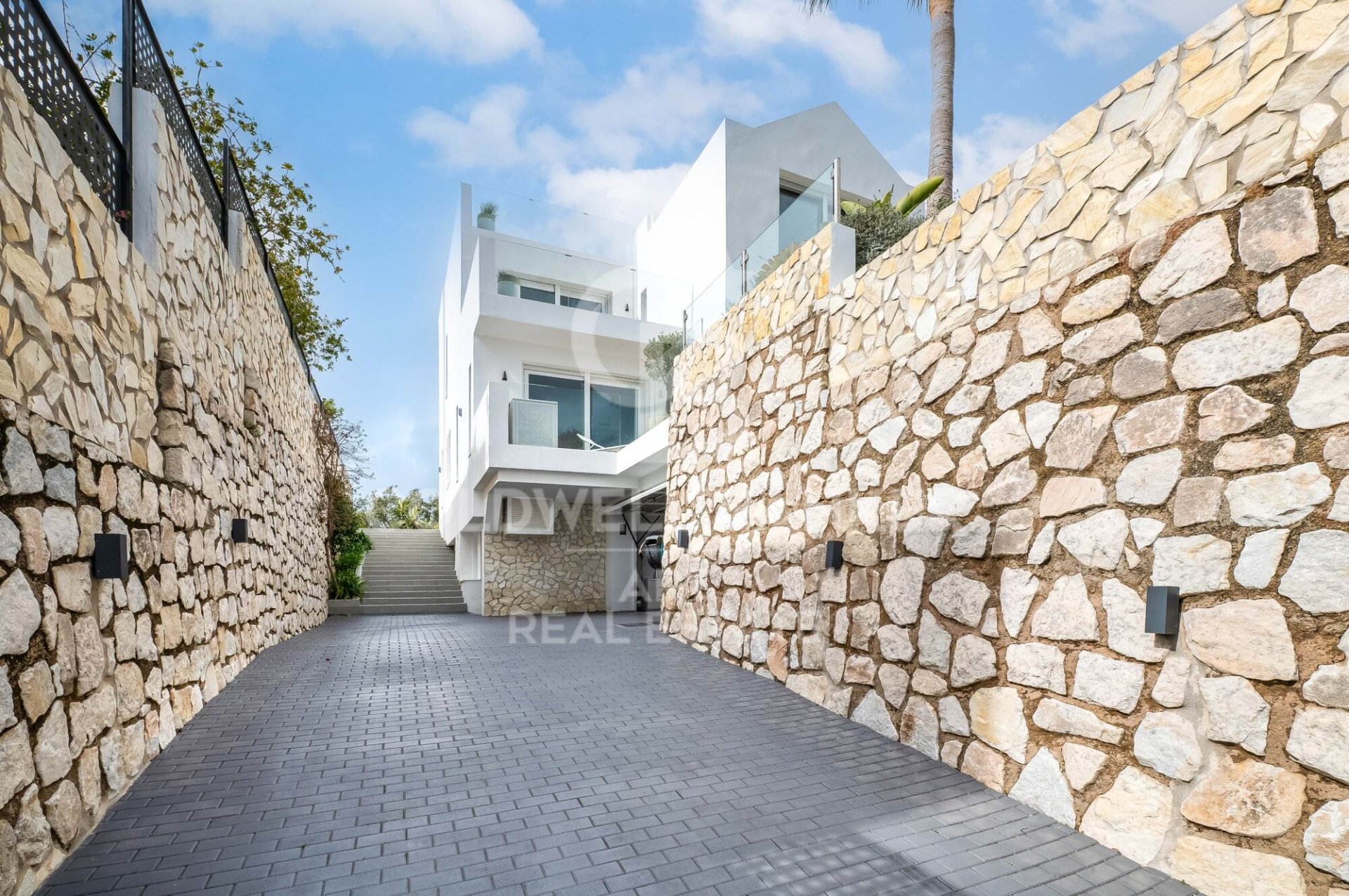 Villa in Ojen, Malaga, Spain 5 bedrooms, 527 sq.m. No. 159071