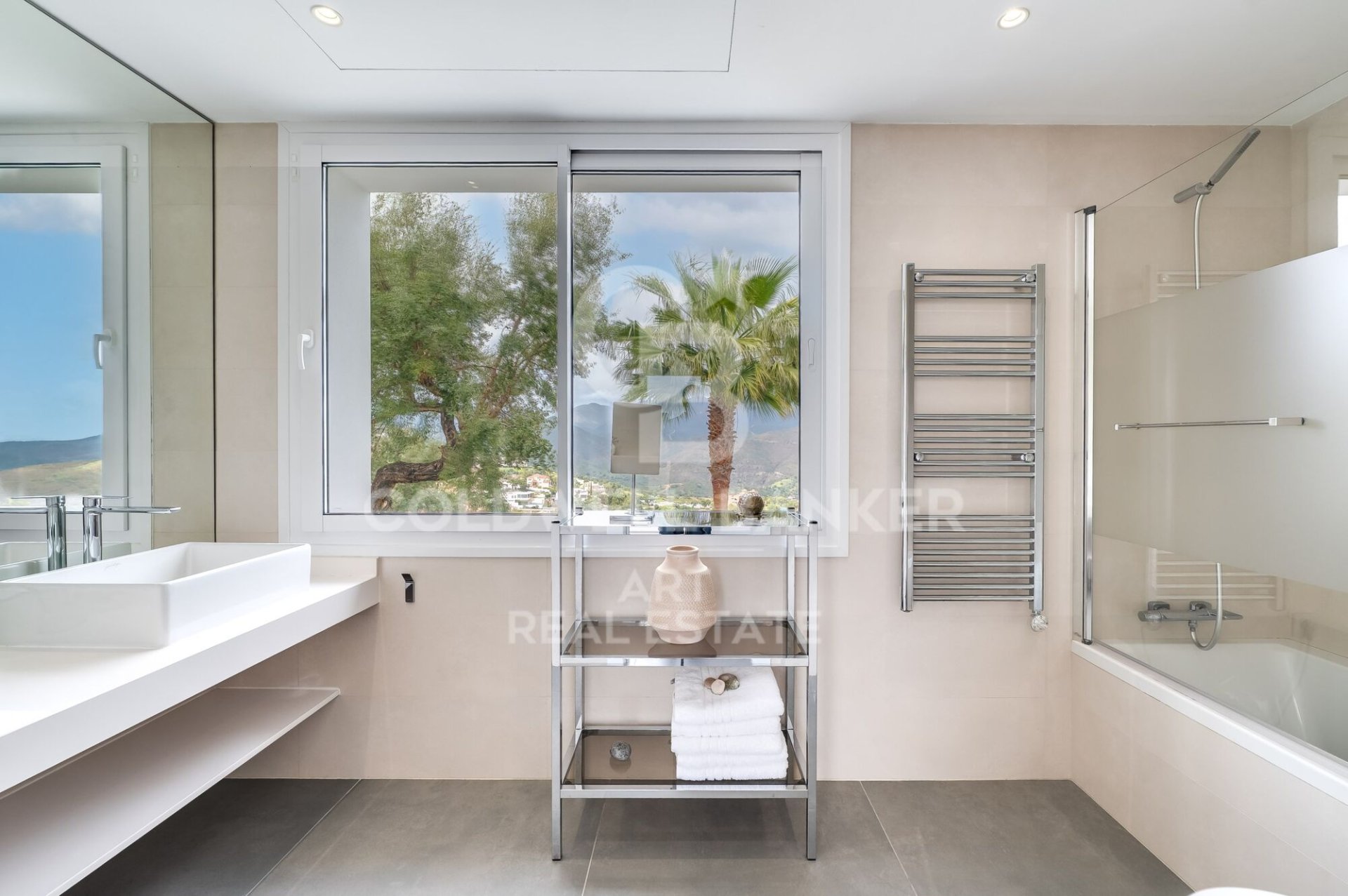 Villa in Ojen, Malaga, Spain 5 bedrooms, 527 sq.m. No. 159071