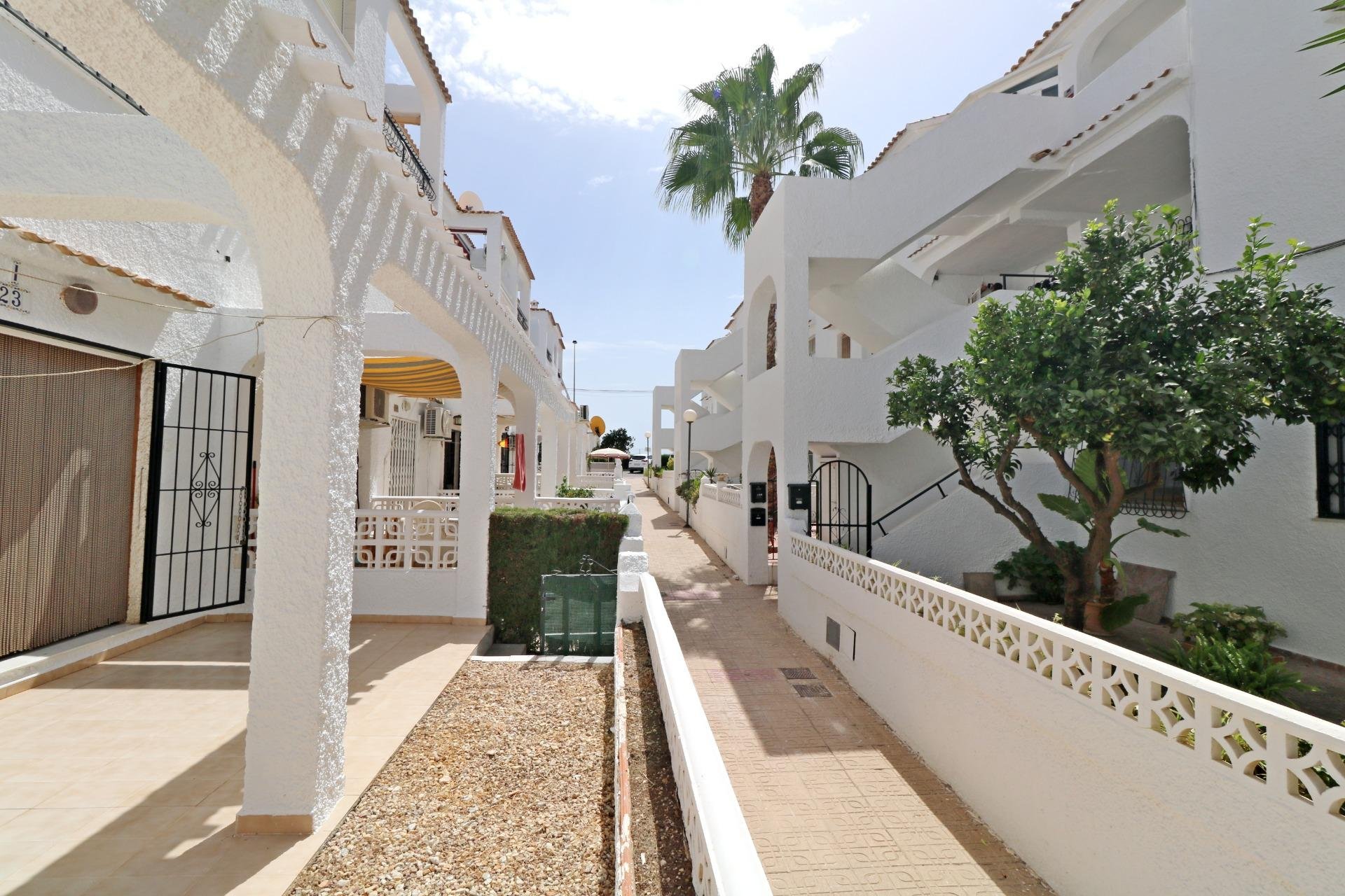 Bungalow à Torrevieja, Alicante, Espagne 3 chambres, 80 m2 No. 194988