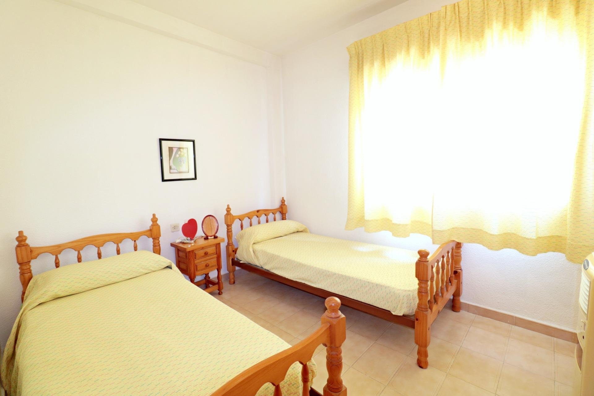 Bungalow à Torrevieja, Alicante, Espagne 3 chambres, 80 m2 No. 194988