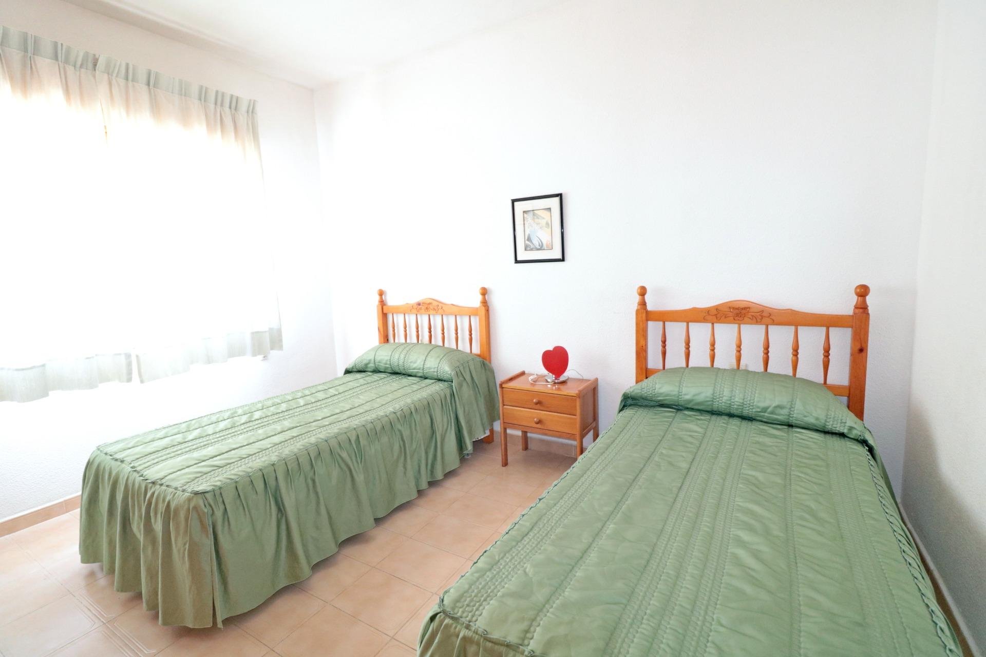 Bungalow à Torrevieja, Alicante, Espagne 3 chambres, 80 m2 No. 194988