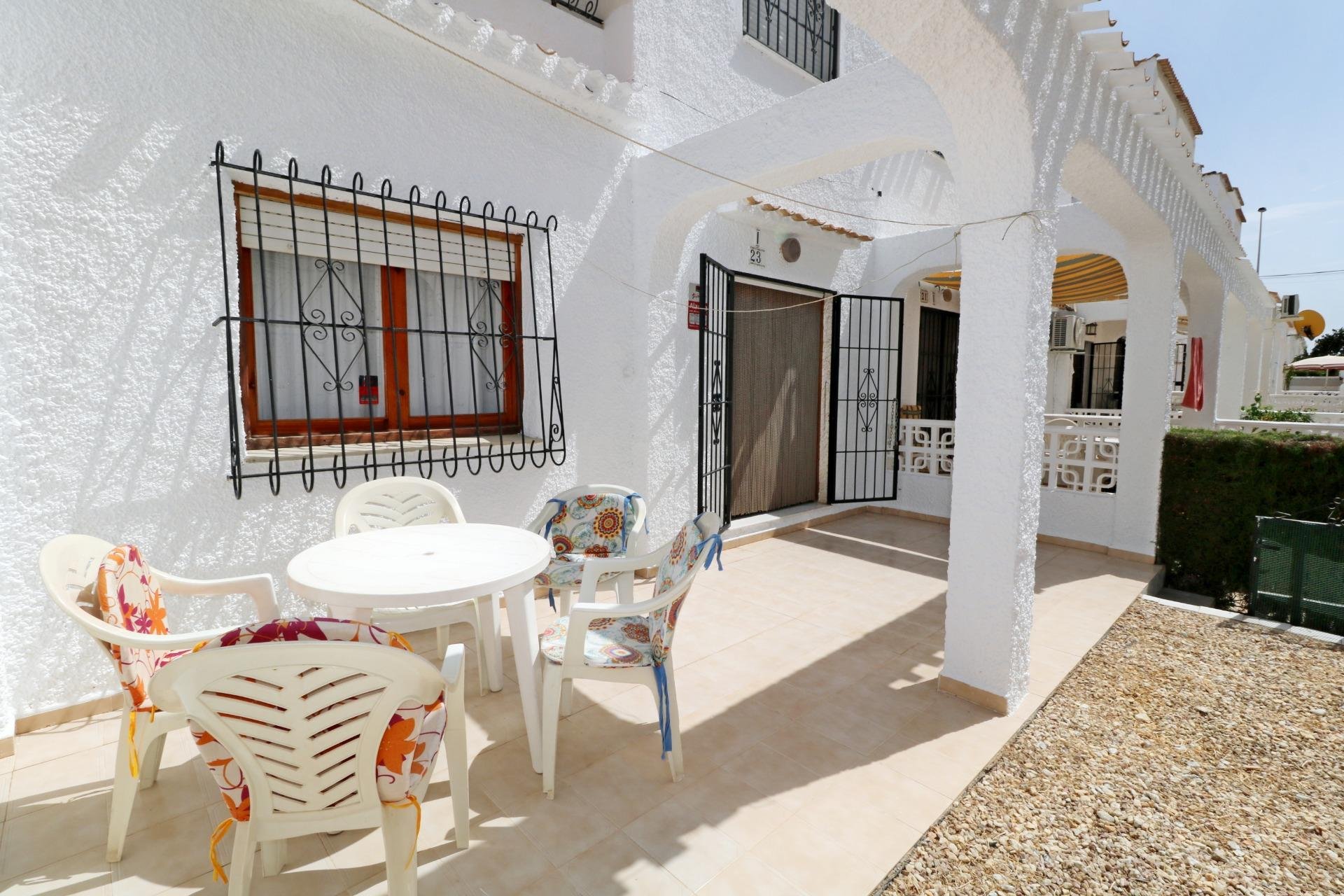 Bungalow à Torrevieja, Alicante, Espagne 3 chambres, 80 m2 No. 194988