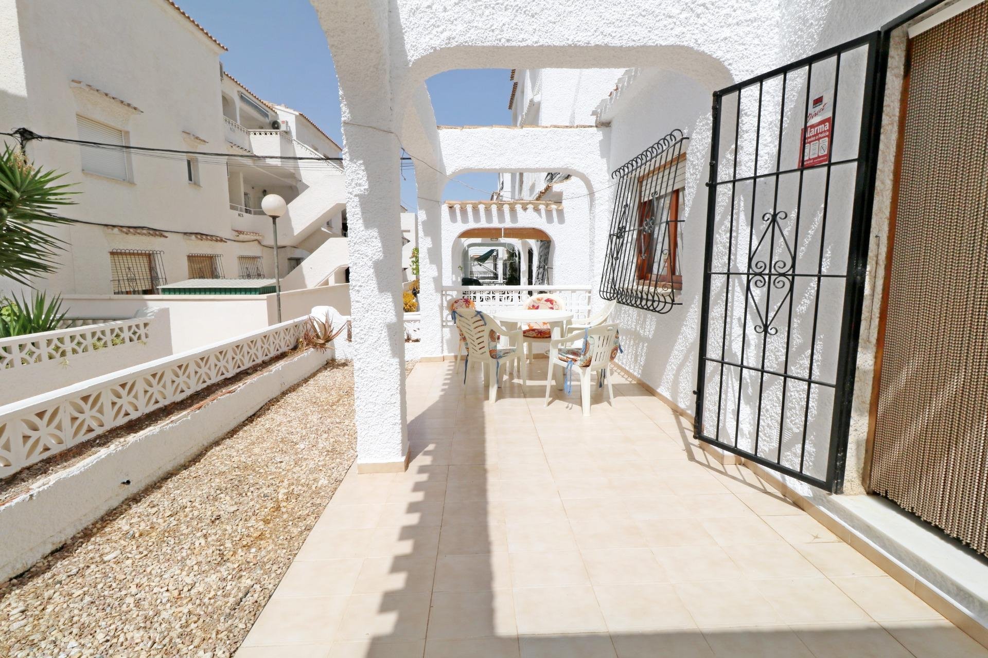 Bungalow à Torrevieja, Alicante, Espagne 3 chambres, 80 m2 No. 194988