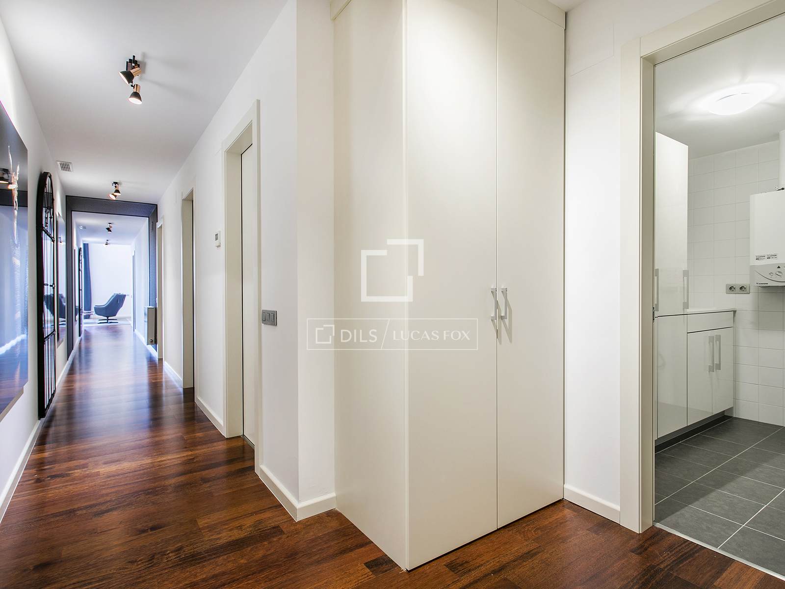 Apartment in Barcelona, Spain 3 bedrooms, 170 sq.m. No. 150474
